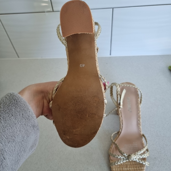 🎈SALE🎈Gold and Rattan Oxford Heels size 40 - Picture 5 of 5